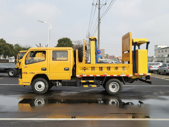 東風D6防撞緩沖車