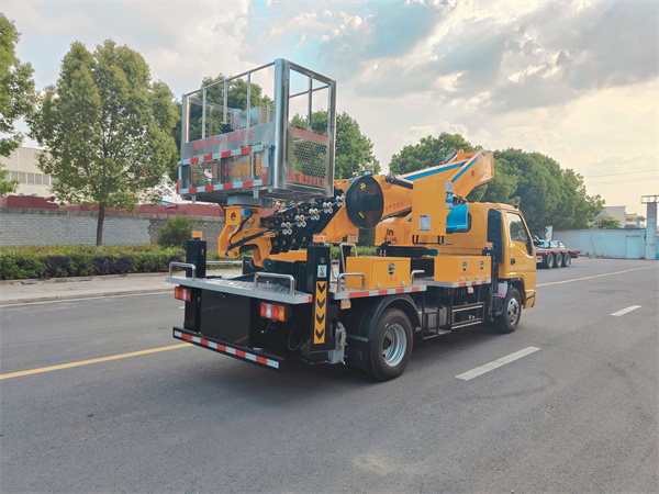 國六 江鈴寬體30米高空作業(yè)車